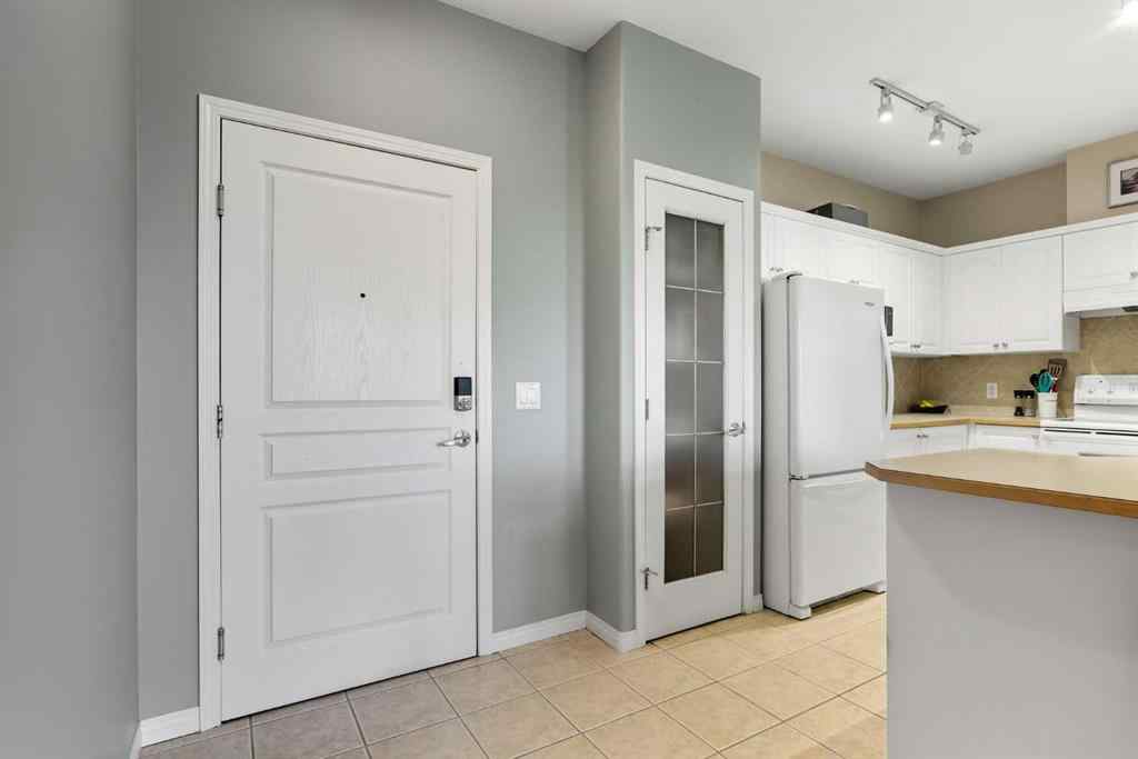 MLS® A2264285 - Unit #1320 1320 Lake Fraser Green SE in Lake Bonavista Calgary, Residential