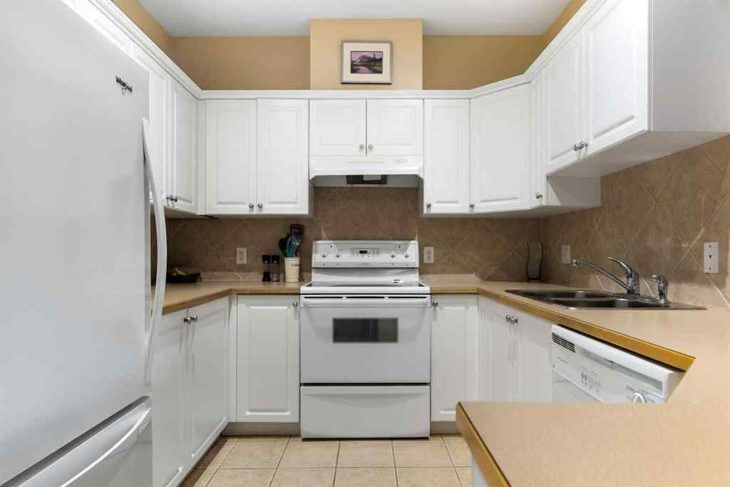 MLS® A2264285 - Unit #1320 1320 Lake Fraser Green SE in Lake Bonavista Calgary, Residential