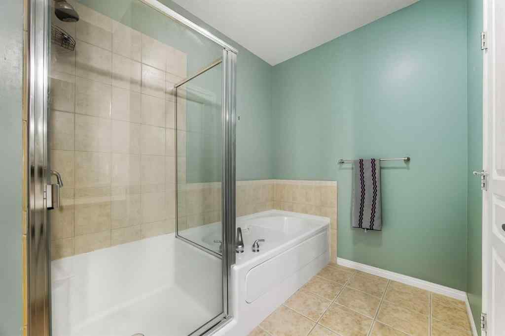 MLS® A2264285 - Unit #1320 1320 Lake Fraser Green SE in Lake Bonavista Calgary, Residential