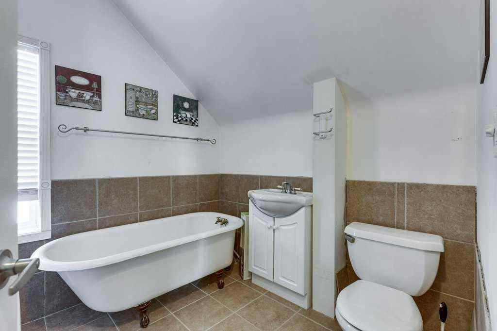 MLS® A2264289 - 4515 50 Avenue  in South Innisfail Innisfail, Residential