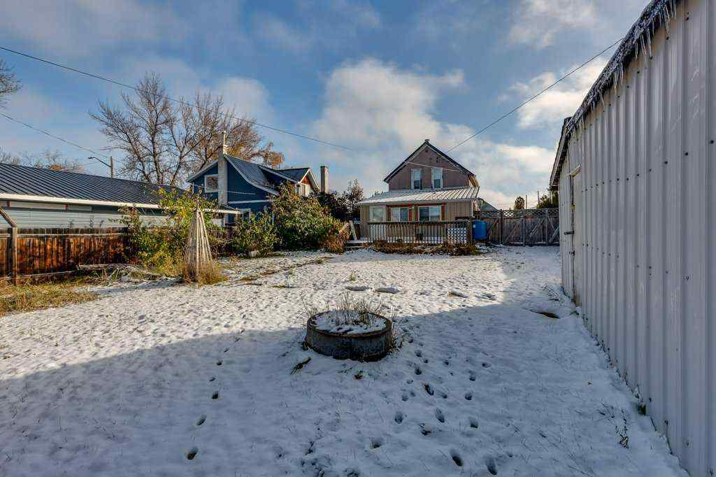 MLS® A2264289 - 4515 50 Avenue  in South Innisfail Innisfail, Residential