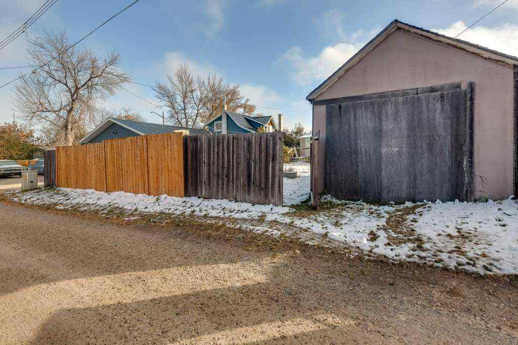 MLS® A2264289 - 4515 50 Avenue  in South Innisfail Innisfail, Residential