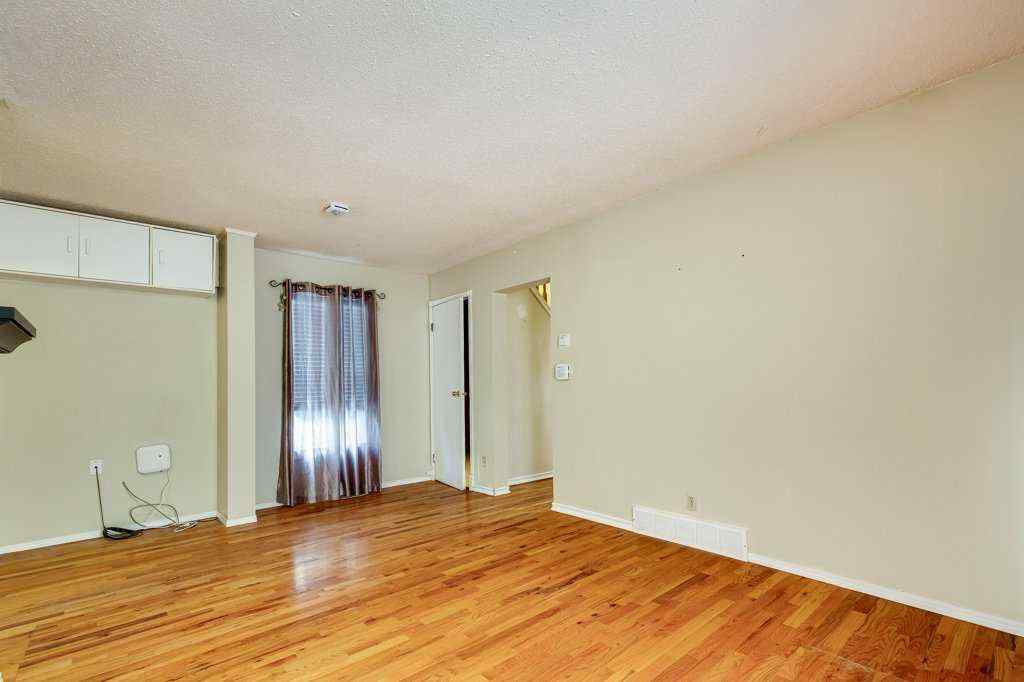 MLS® A2264289 - 4515 50 Avenue  in South Innisfail Innisfail, Residential