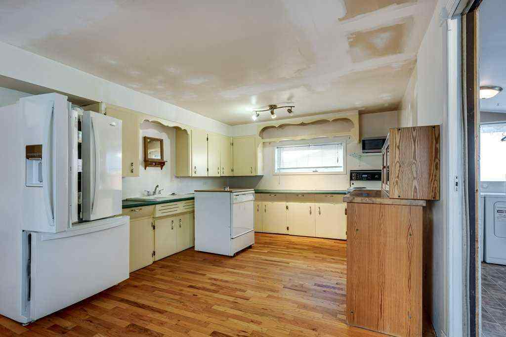 MLS® A2264289 - 4515 50 Avenue  in South Innisfail Innisfail, Residential