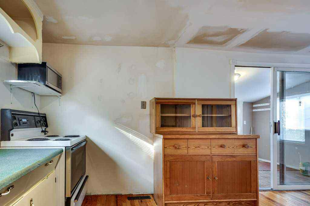 MLS® A2264289 - 4515 50 Avenue  in South Innisfail Innisfail, Residential