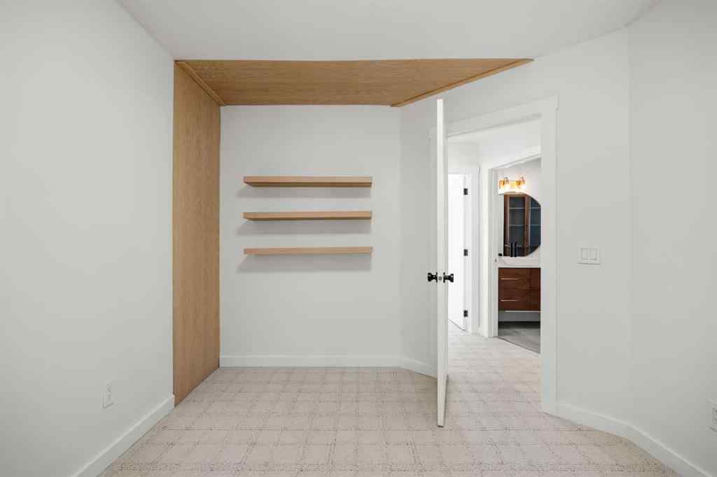 MLS® A2264303 - 327 Canyon Close  in Avens/Canyon Close Canmore, Residential