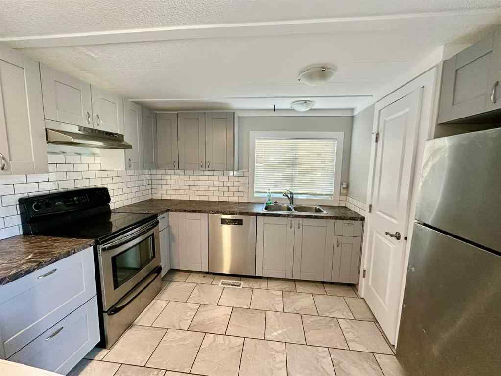 MLS® A2264309 - Unit #5 5301 2 Street  in NONE Coalhurst, Mobile