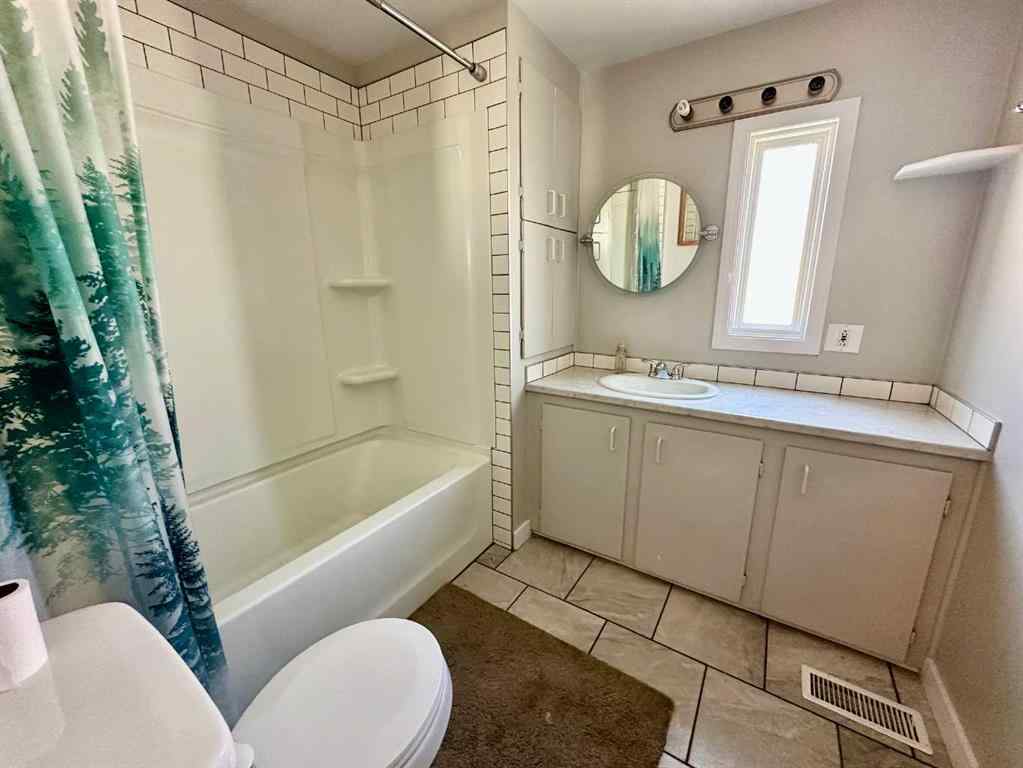 MLS® A2264309 - Unit #5 5301 2 Street  in NONE Coalhurst, Mobile