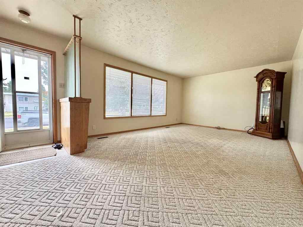 MLS® A2264323 - 1409 13 Avenue N in Winston Churchill Lethbridge, Residential