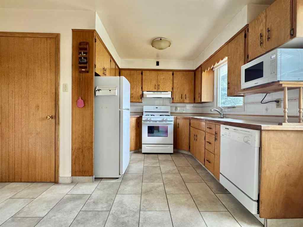 MLS® A2264323 - 1409 13 Avenue N in Winston Churchill Lethbridge, Residential