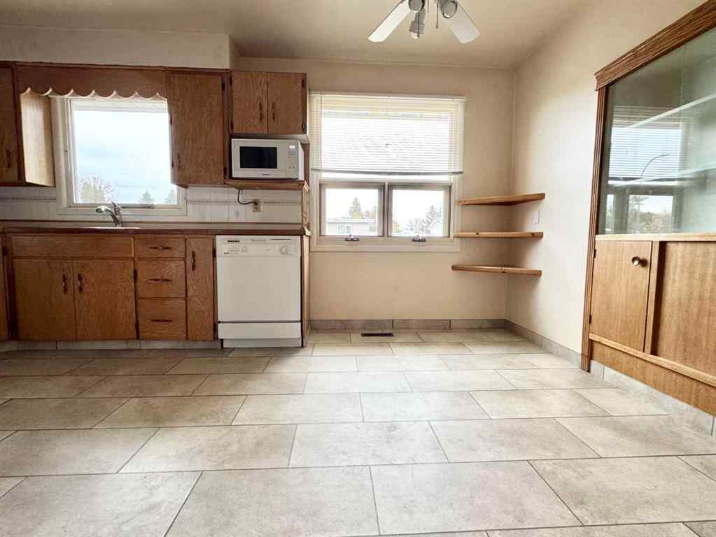 MLS® A2264323 - 1409 13 Avenue N in Winston Churchill Lethbridge, Residential