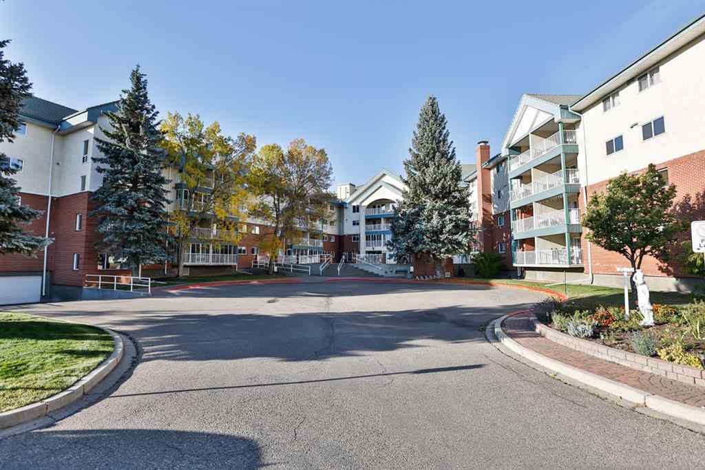MLS® A2264325 - Unit #110 20 3 Street S in Downtown Lethbridge, Residential