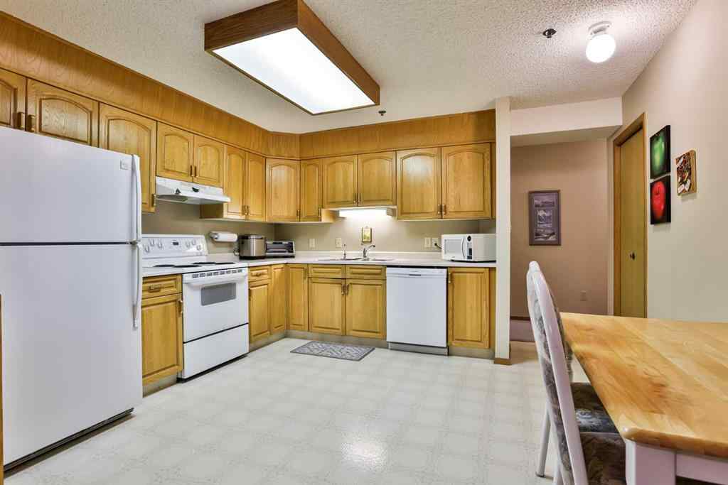 MLS® A2264325 - Unit #110 20 3 Street S in Downtown Lethbridge, Residential