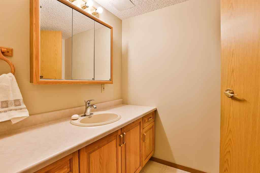 MLS® A2264325 - Unit #110 20 3 Street S in Downtown Lethbridge, Residential