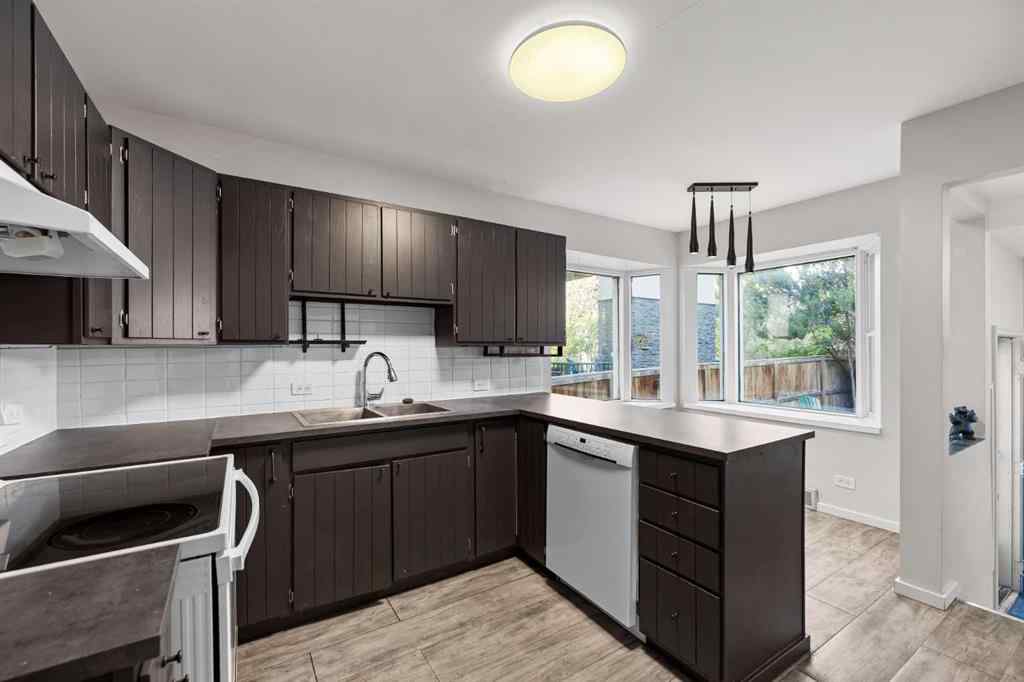 MLS® A2264328 - 428 49 Avenue SW in Elboya Calgary, Residential