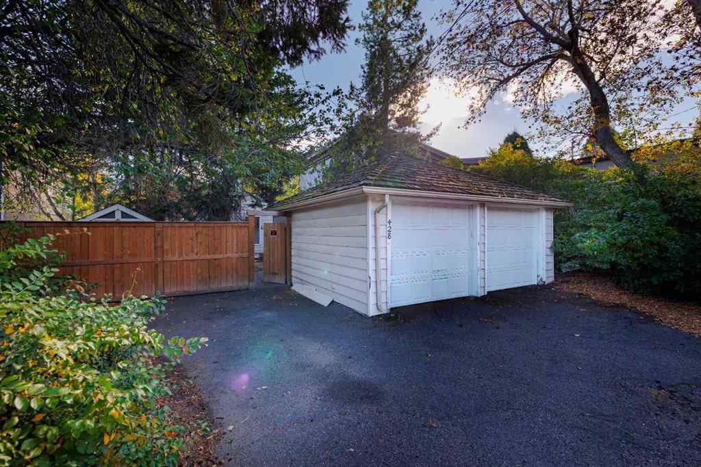 MLS® A2264328 - 428 49 Avenue SW in Elboya Calgary, Residential