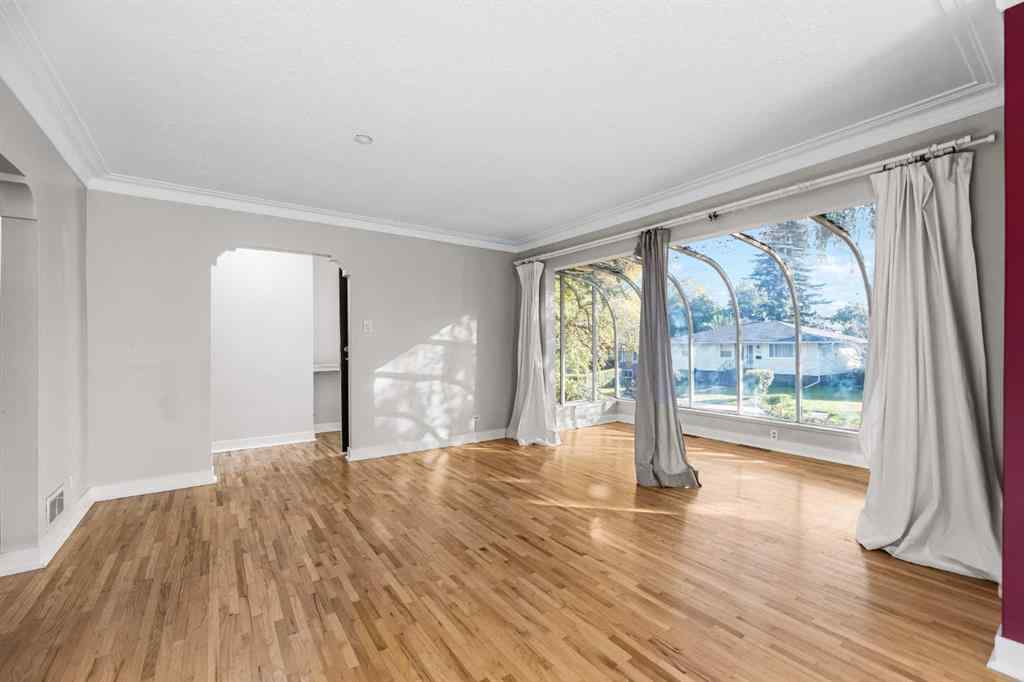 MLS® A2264328 - 428 49 Avenue SW in Elboya Calgary, Residential