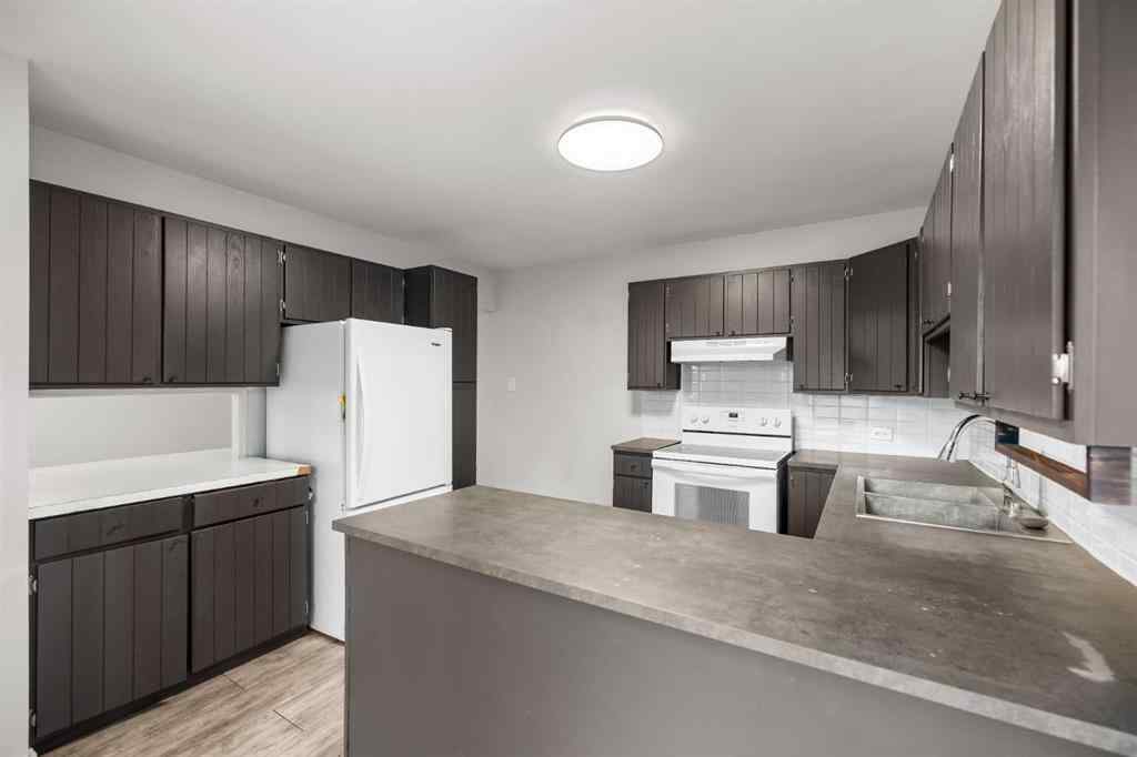 MLS® A2264328 - 428 49 Avenue SW in Elboya Calgary, Residential