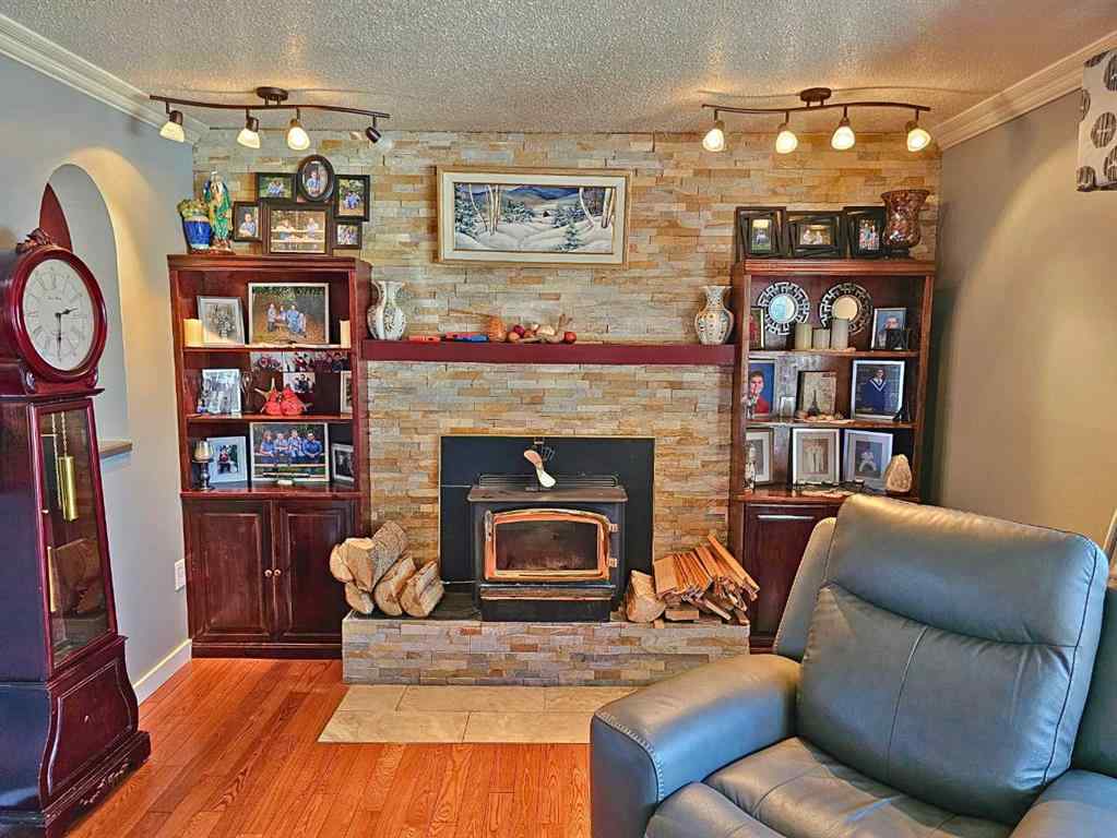 MLS® A2264340 - 31 Willow Crescent  in Woodlands Lacombe, Residential