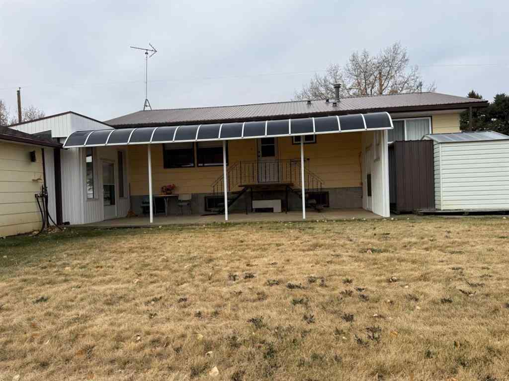 MLS® A2264352 - 305 2 Street E in NONE Foremost, Residential