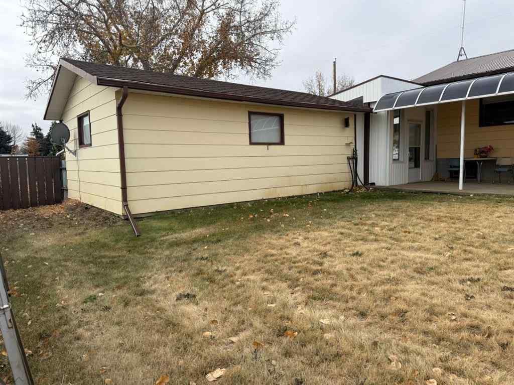 MLS® A2264352 - 305 2 Street E in NONE Foremost, Residential