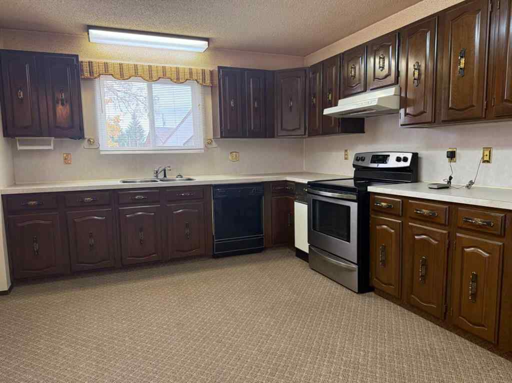 MLS® A2264352 - 305 2 Street E in NONE Foremost, Residential