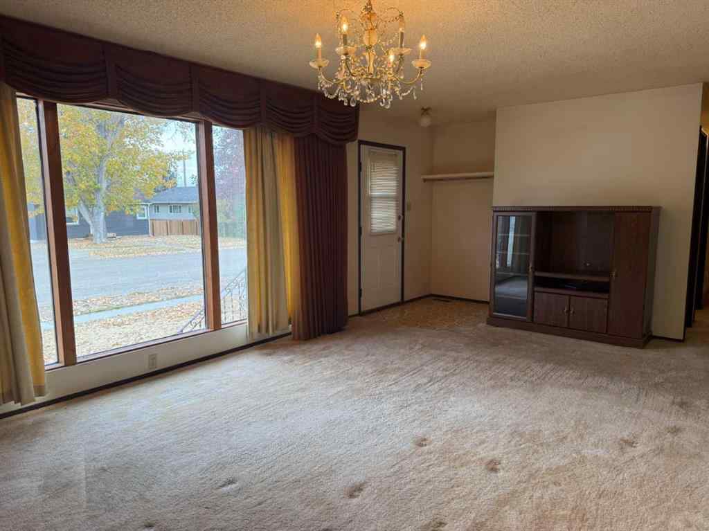 MLS® A2264352 - 305 2 Street E in NONE Foremost, Residential