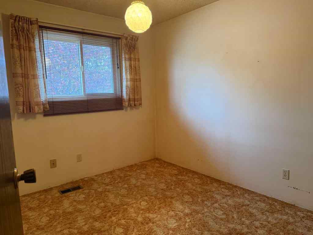 MLS® A2264352 - 305 2 Street E in NONE Foremost, Residential