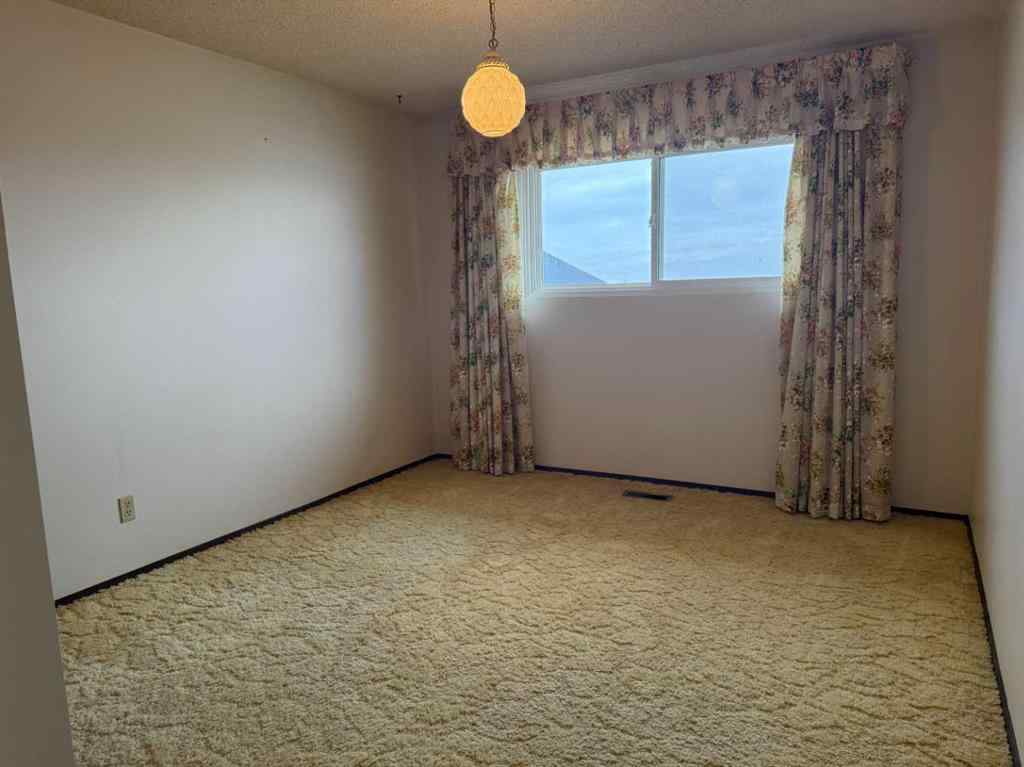 MLS® A2264352 - 305 2 Street E in NONE Foremost, Residential