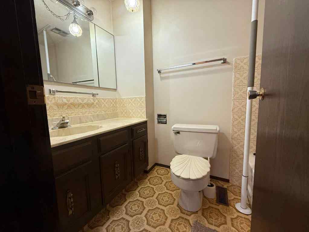 MLS® A2264352 - 305 2 Street E in NONE Foremost, Residential