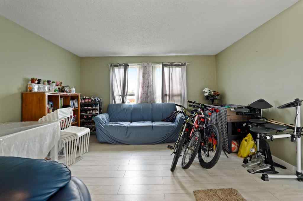 MLS® A2264359 - 143 Falton Drive NE in Falconridge Calgary, Residential