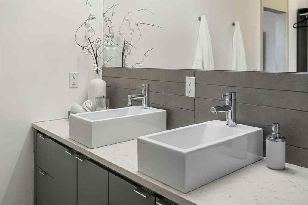 MLS® A2264363 - 1712 19 Avenue SW in Bankview Calgary, Residential