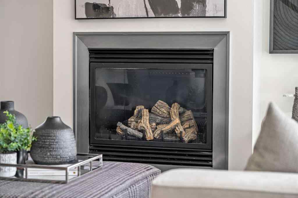 MLS® A2264363 - 1712 19 Avenue SW in Bankview Calgary, Residential