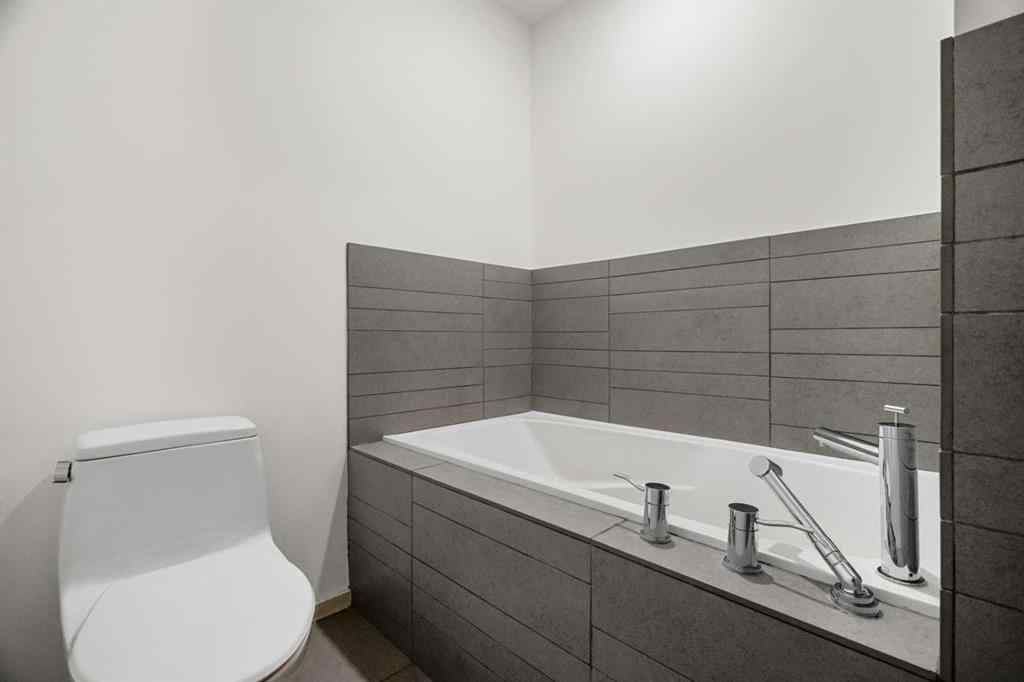 MLS® A2264363 - 1712 19 Avenue SW in Bankview Calgary, Residential