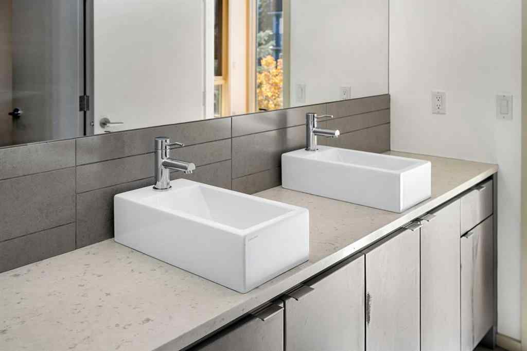 MLS® A2264363 - 1712 19 Avenue SW in Bankview Calgary, Residential