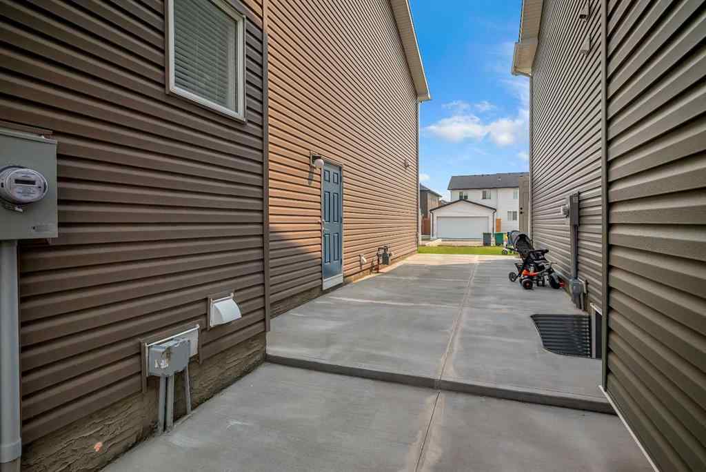 MLS® A2264365 - 190 Dawson Harbour Rise  in Dawson\'s Landing Chestermere, Residential
