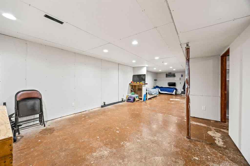 MLS® A2264381 - 1508 49 Street SE in Forest Lawn Calgary, Residential