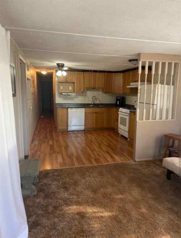 MLS® A2264389 - 100 4 Avenue N in Marwayne Marwayne, Residential