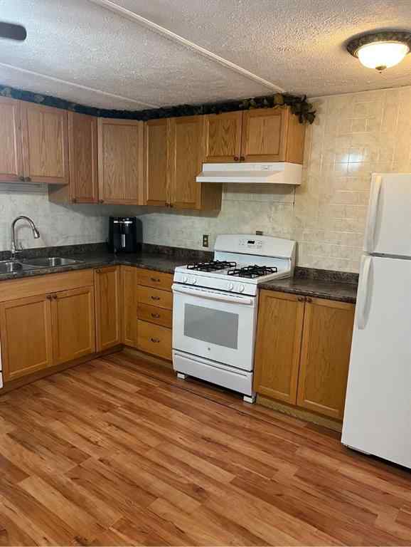 MLS® A2264389 - 100 4 Avenue N in Marwayne Marwayne, Residential