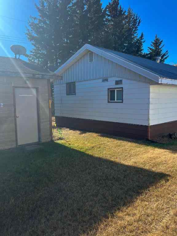 MLS® A2264389 - 100 4 Avenue N in Marwayne Marwayne, Residential