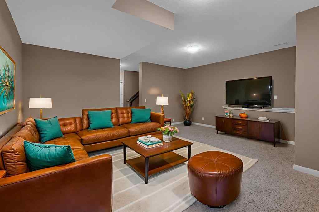 MLS® A2264394 - 2534 3 Avenue NW in West Hillhurst Calgary, Residential