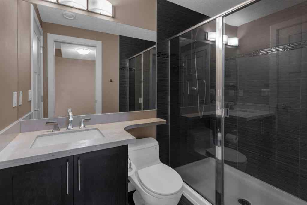 MLS® A2264394 - 2534 3 Avenue NW in West Hillhurst Calgary, Residential