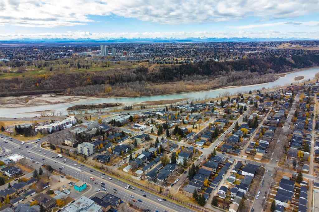 MLS® A2264394 - 2534 3 Avenue NW in West Hillhurst Calgary, Residential