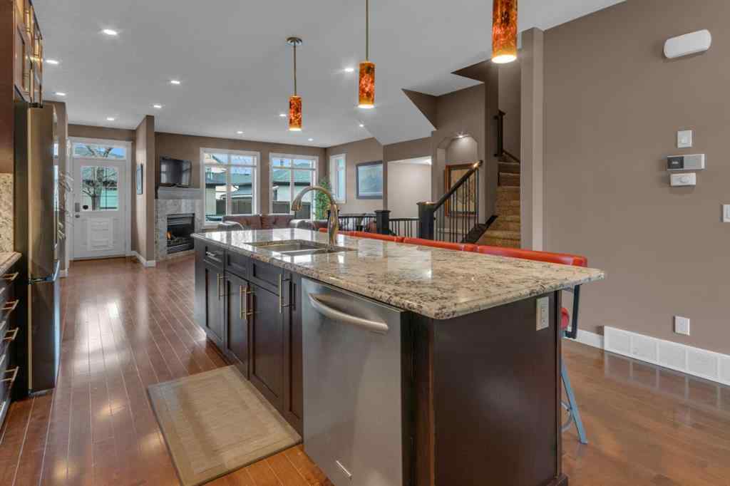 MLS® A2264394 - 2534 3 Avenue NW in West Hillhurst Calgary, Residential