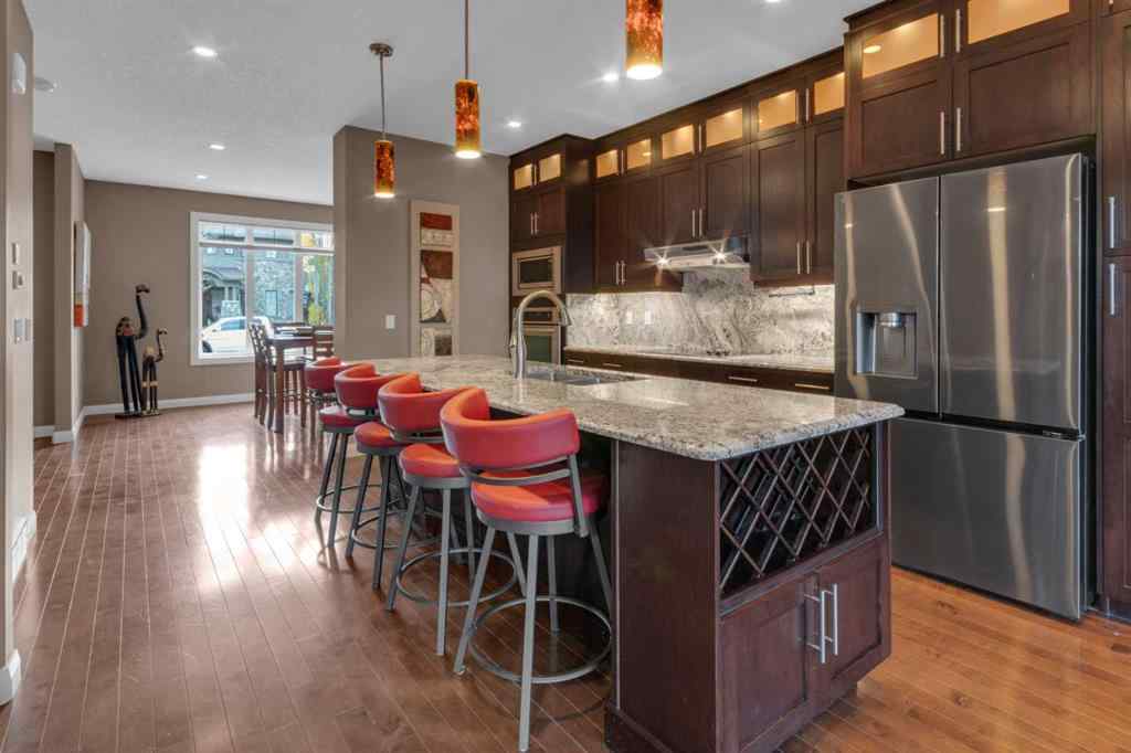 MLS® A2264394 - 2534 3 Avenue NW in West Hillhurst Calgary, Residential