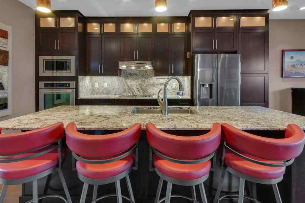 MLS® A2264394 - 2534 3 Avenue NW in West Hillhurst Calgary, Residential