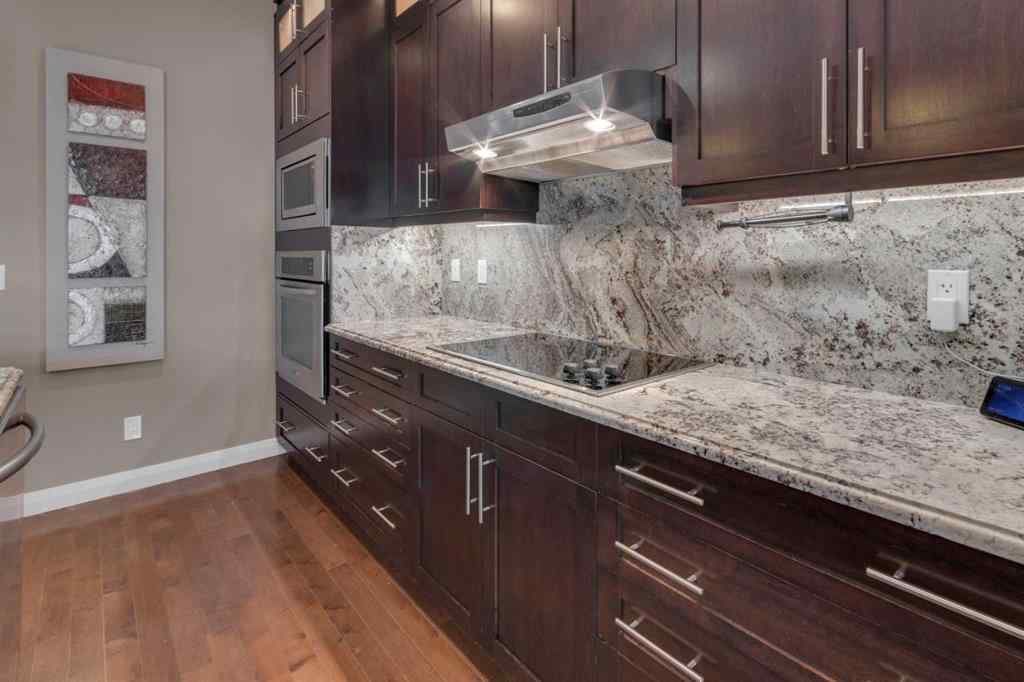 MLS® A2264394 - 2534 3 Avenue NW in West Hillhurst Calgary, Residential