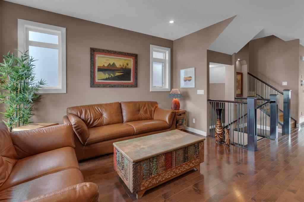 MLS® A2264394 - 2534 3 Avenue NW in West Hillhurst Calgary, Residential