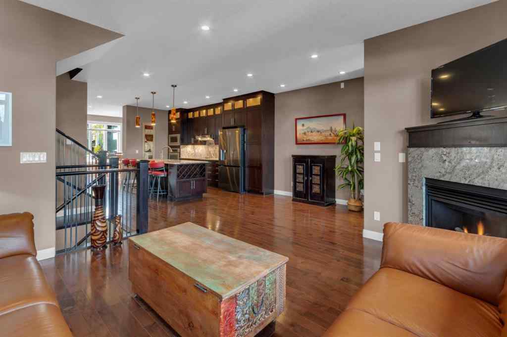 MLS® A2264394 - 2534 3 Avenue NW in West Hillhurst Calgary, Residential