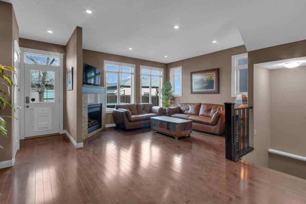 MLS® A2264394 - 2534 3 Avenue NW in West Hillhurst Calgary, Residential